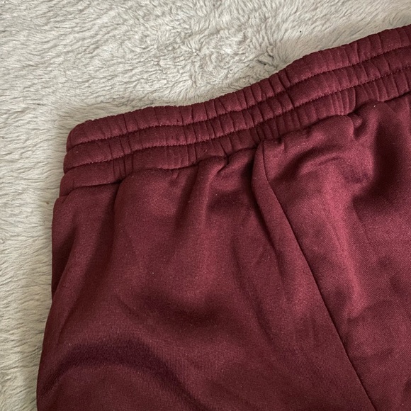 This is just some basic sweatpants. - Picture 4 of 4